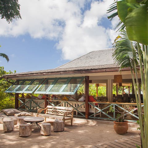 Walk five minutes and dine on Pigeon Beach