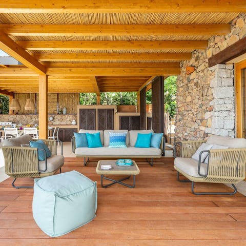Gather in the outdoor lounge for some afternoon cocktails