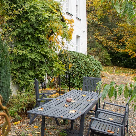 Take sundowners and nibbles out into the English country garden