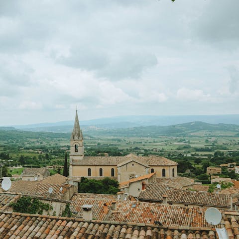 Find shops, restaurants, and scenic views in nearby Bonnieux