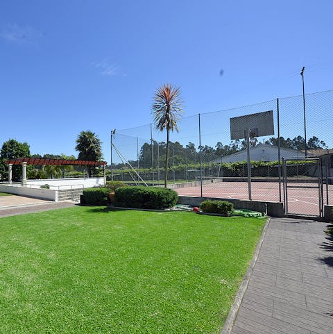 Spend the day in the garden, playing football, tennis and volleyball in the sunshine