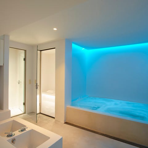 Soak in the Jacuzzi after a session in the hammam in the spa