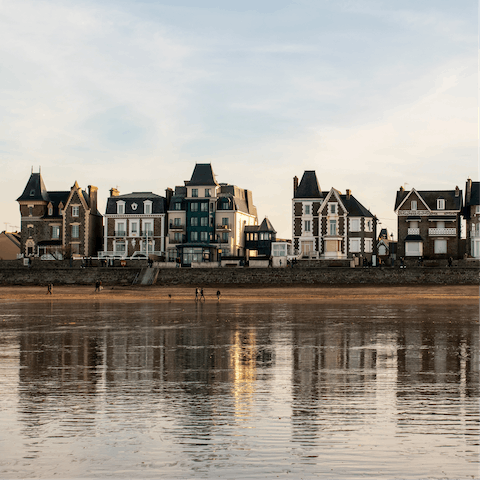 Enjoy your stay in the picturesque coastal town of Saint-Malo