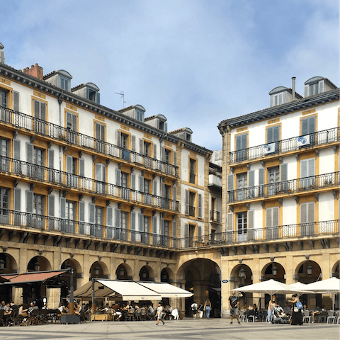 Walk to the Old Town in just a few minutes
