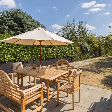 Relax with your favourite drinks in the garden