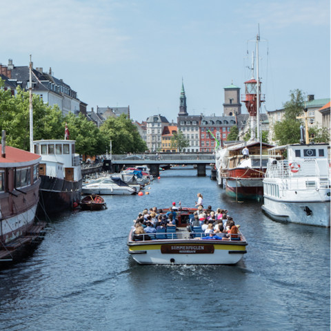 Arrange a boat ride, tours and other city experiences with your host