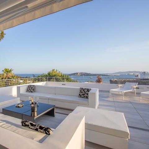 Get together for sundowners on the sea-facing terrace