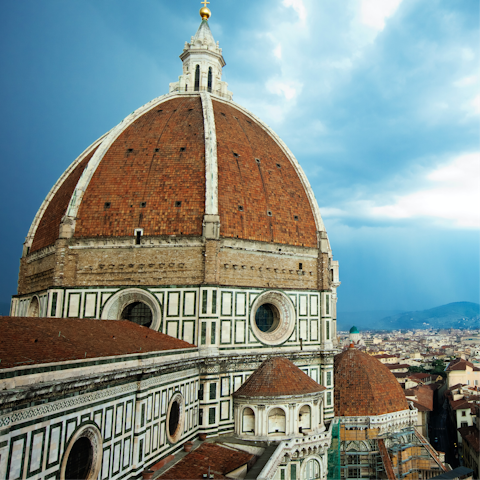 Eat gelato as you admire the iconic Duomo