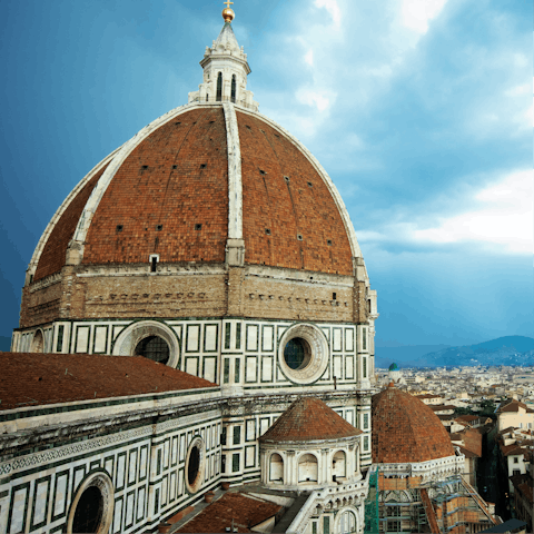 Eat gelato as you admire the iconic Duomo