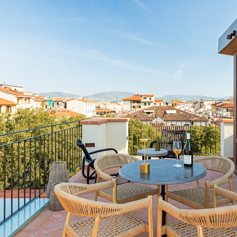 Enjoy a pre-dinner glass of wine on the communal roof terrace
