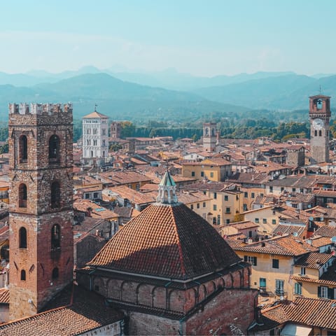 Drive to the medieval city of Lucca in just twenty-five minutes