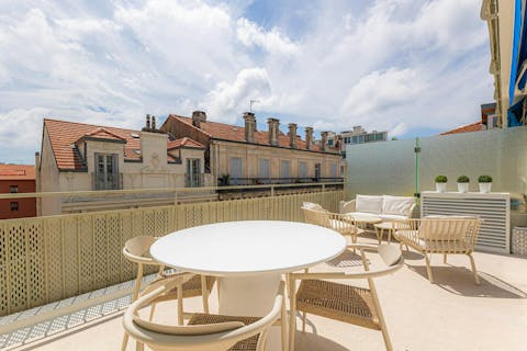 Relax on the private terrace with a glass of Champagne