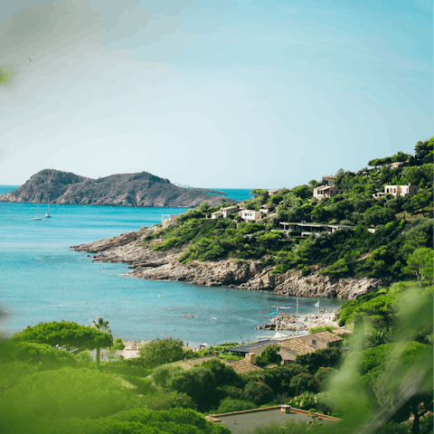 Explore the Côte d'Azur, including Port de La Gavine, just 20 metres away