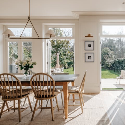 Dine en famille in the stunning kitchen and dining space