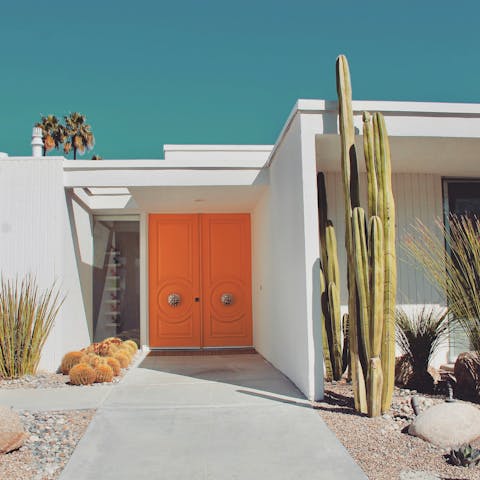 Explore the iconic architecture of Palm Springs on your doorstep