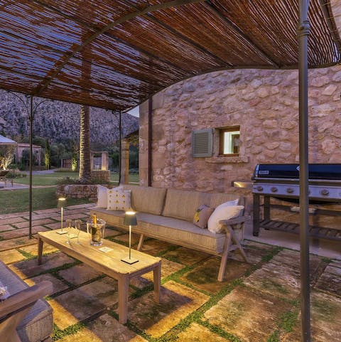 Grill your favourite local dishes on the barbecue or sit back with a glass of wine on the patio