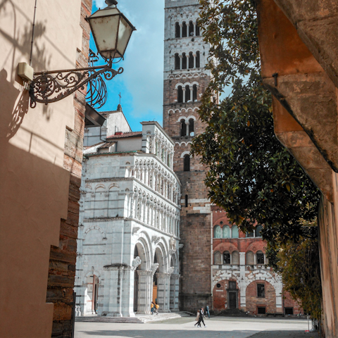 Take a scenic drive to the nearby medieval city of Lucca