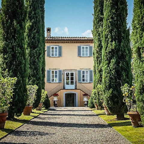 Prepare to make an entrance at this 17th-century villa