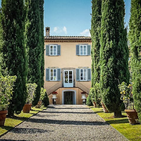 Prepare to make an entrance at this 17th-century villa