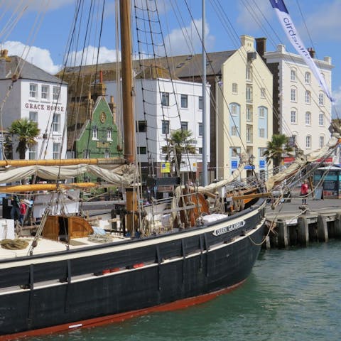 Explore beautiful Poole – your home is right on the quay with all sorts of attractions on hand