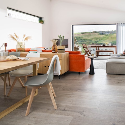 Lay the table for a slap-up meal – the hi-tech mood lighting and sound system will bring the ambience