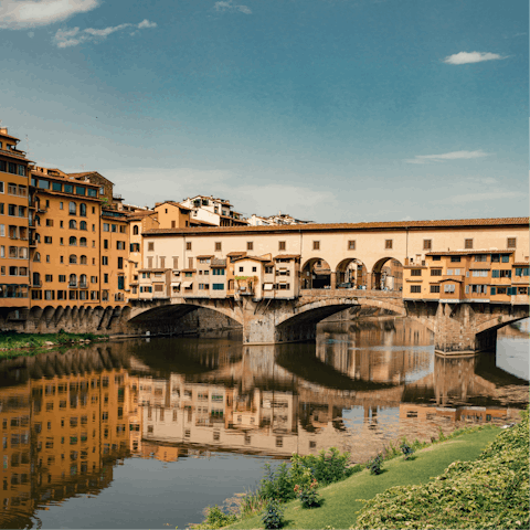 Take a fifteen-minute stroll to the Ponte Vecchio