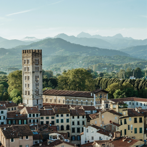 Discover the medieval city of Lucca, just 15 kilometres away