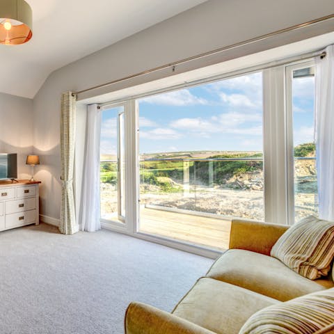 Wake up to uninterrupted Cornish countryside views