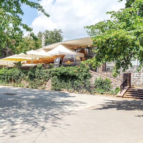 Take a picnic to Volkspark am Weinberg, a six-minute stroll away