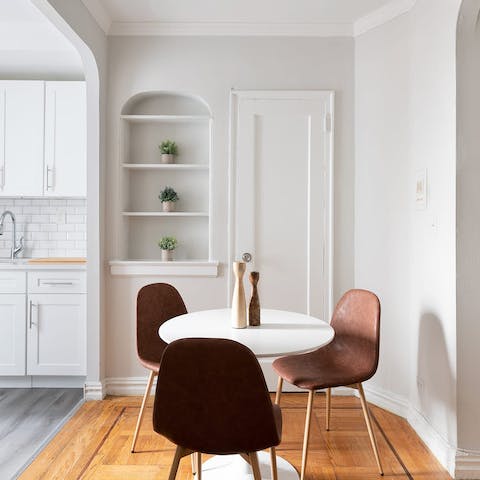 Tuck into NY bagels around the chic dining table