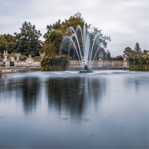 Enjoy a stroll around Hyde Park each morning, it's a short walk away