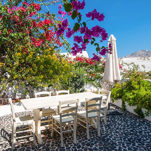 Enjoy your meals with the sound of the ocean in the background