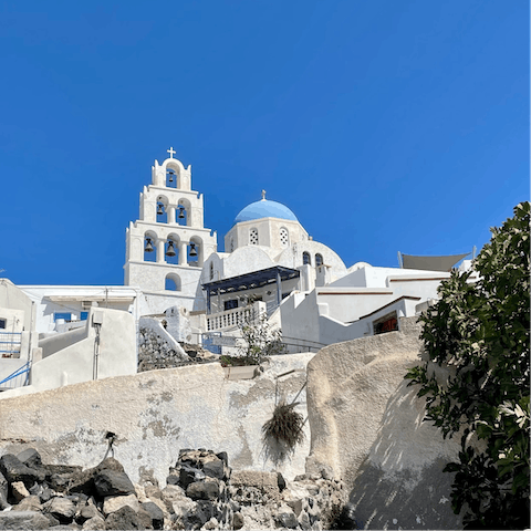 Wind your way through the medieval alleys of Pyrgos Kallistis – a twenty–eight–minute drive away
