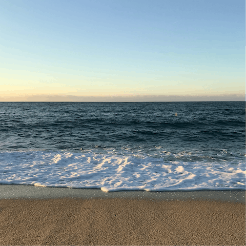 Spend quality time with your loved ones on Perigiali Beach