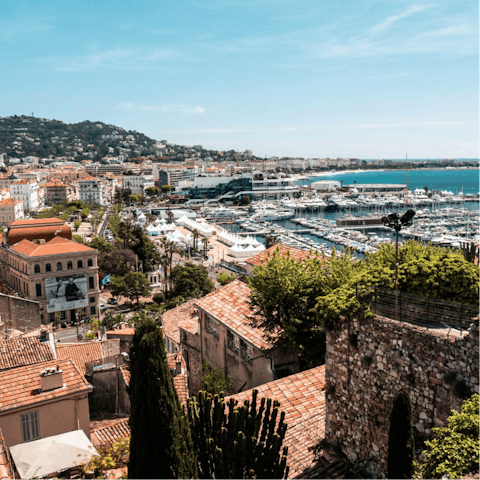 Take a stroll down to glamourous Cannes – La Croisette Boulevard is a twenty-minute walk