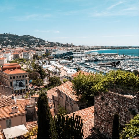 Take a stroll down to glamourous Cannes – La Croisette Boulevard is a twenty-minute walk