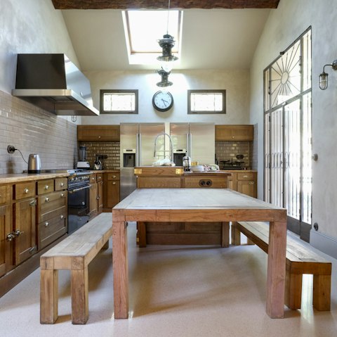 Shop for ingredients at Marché Forville and rustle up a gourmet meal in the state-of-the-art kitchen