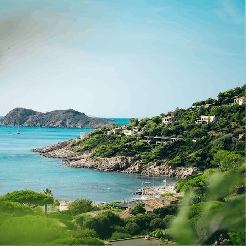 Drive to nearby St Tropez in less than twenty minutes