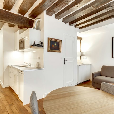 Start your day with a quick breakfast prepared in the handy kitchenette