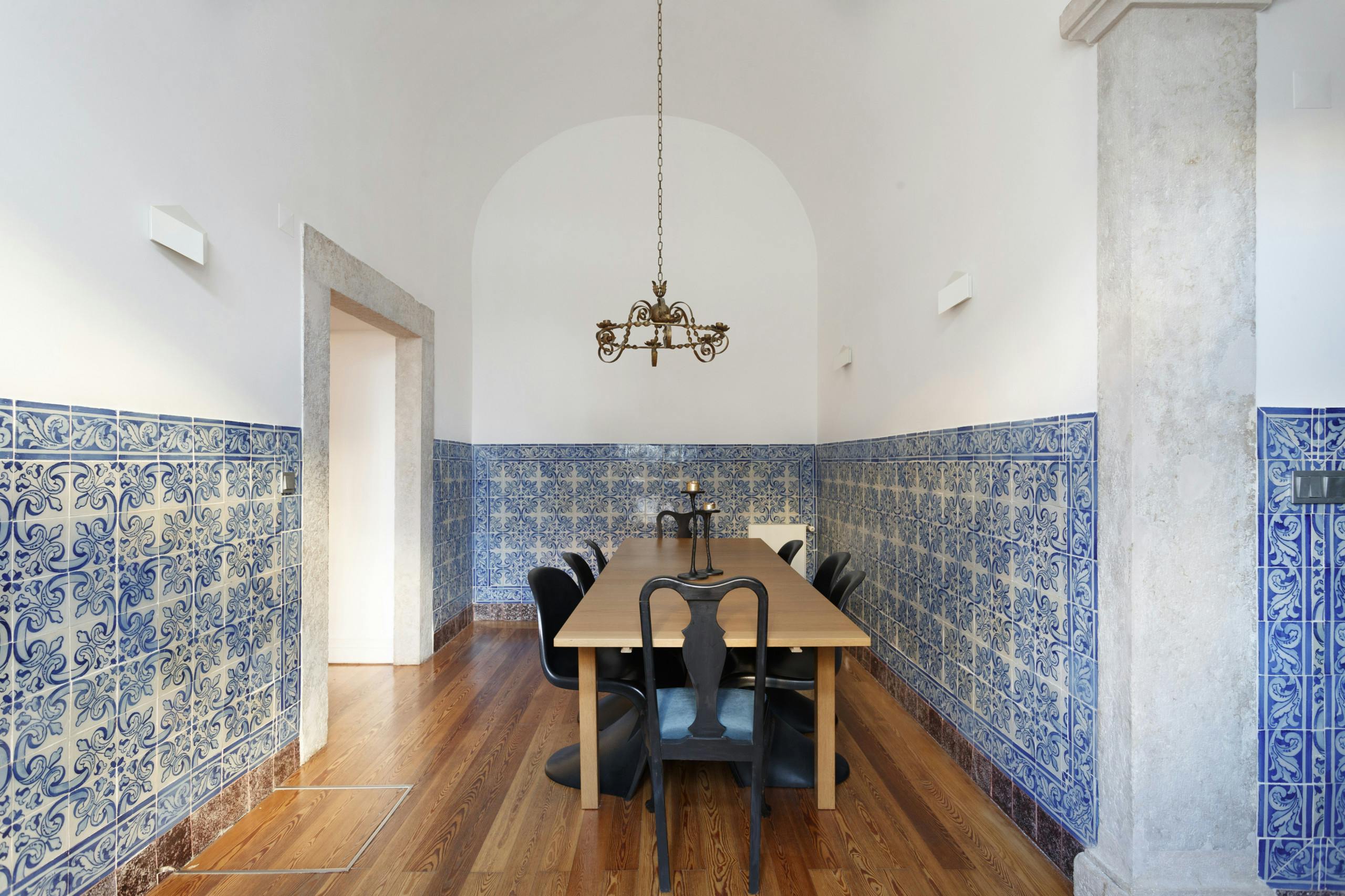 Cloister & Azulejos
