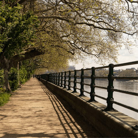 Enjoy refreshing riverside strolls in Fulham