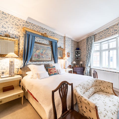 Enjoy a blissful night's sleep in the cosy double bedroom