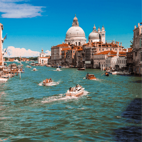 Discover the historic charms of beautiful Venice