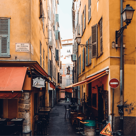 Explore the streets of Nice – your home is just a fifteen-minute drive from the centre