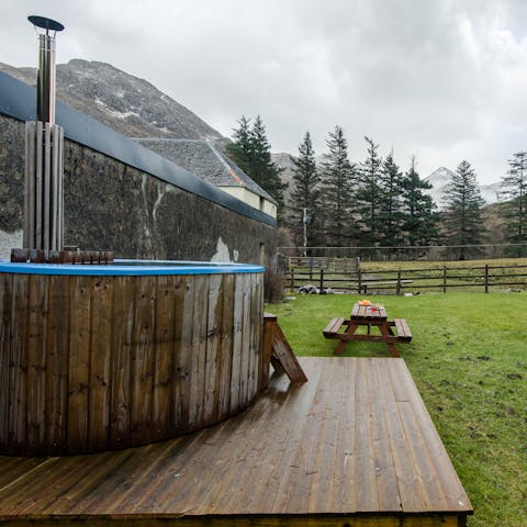 Sit out in the hot tub in the garden and admire the mountain view