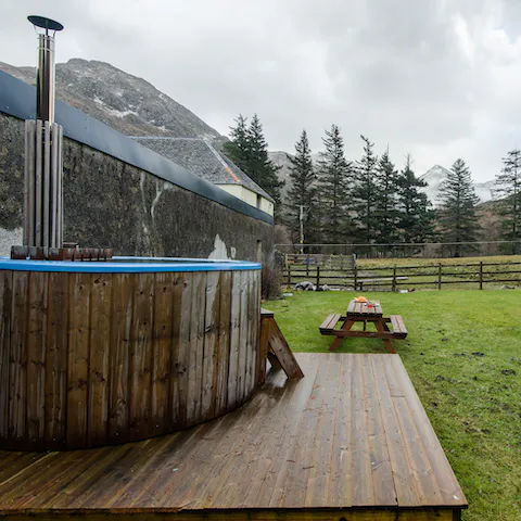 Sit out in the hot tub in the garden and admire the mountain view