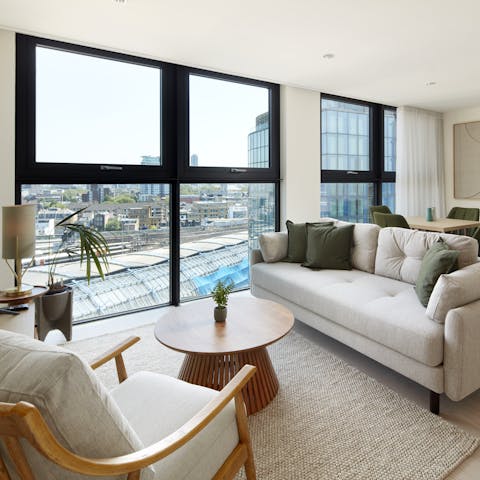 Plan your day in comfort with unique views of London