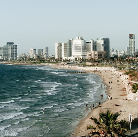 Walk to the beach in just ten minutes