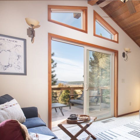 Open the sliding doors to let the mountain air fill the home