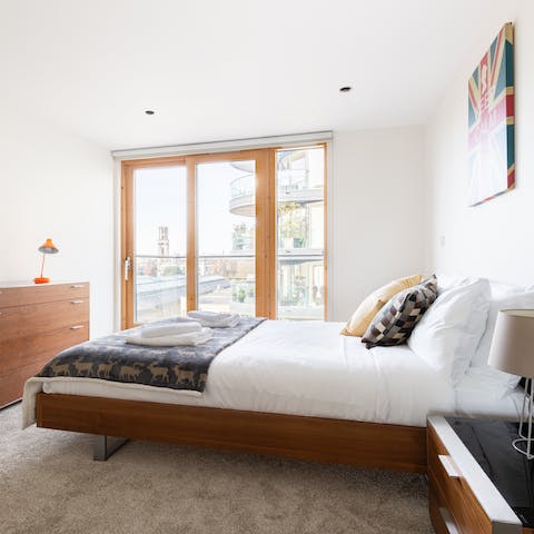 Wake up in the comfortable bedroom feeling rested and ready for another day of London sightseeing